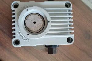 Pressure adjust worm box single