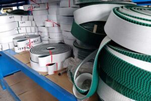 Climbing conveyor belt